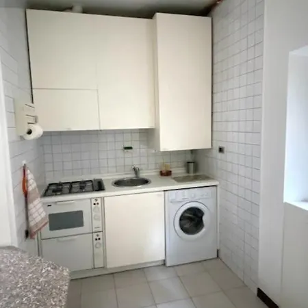 A Due Passi Dal 013075-cni-01284